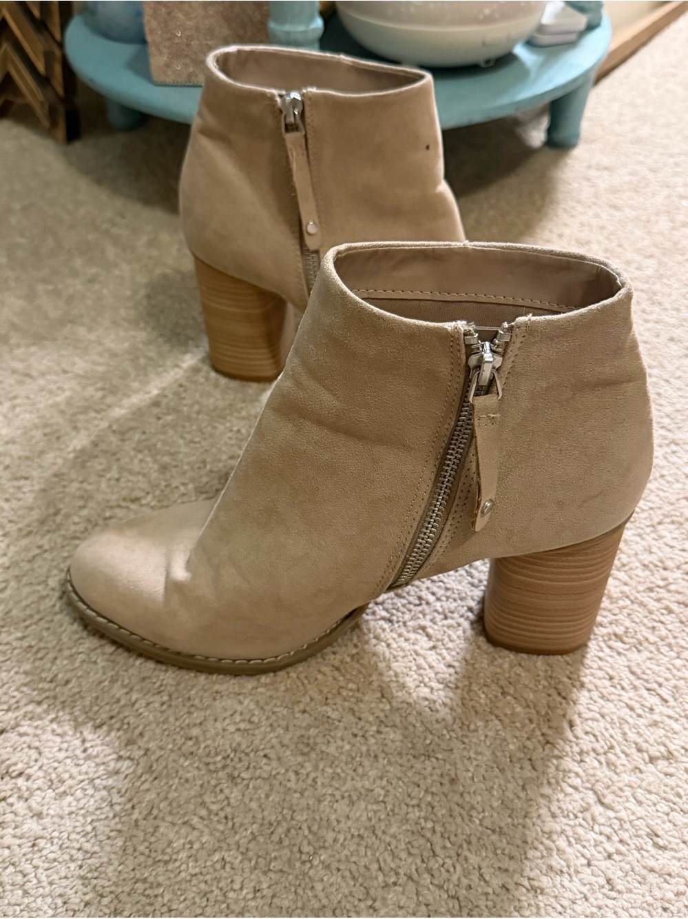 Dolce Vita Tan Beige Faux Suede Side Zip Ankle Boots Booties 9